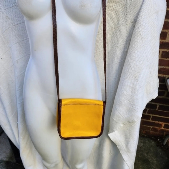 Vera Pelle Mustard Leather Crossbody‎ - Picture 10 of 13
